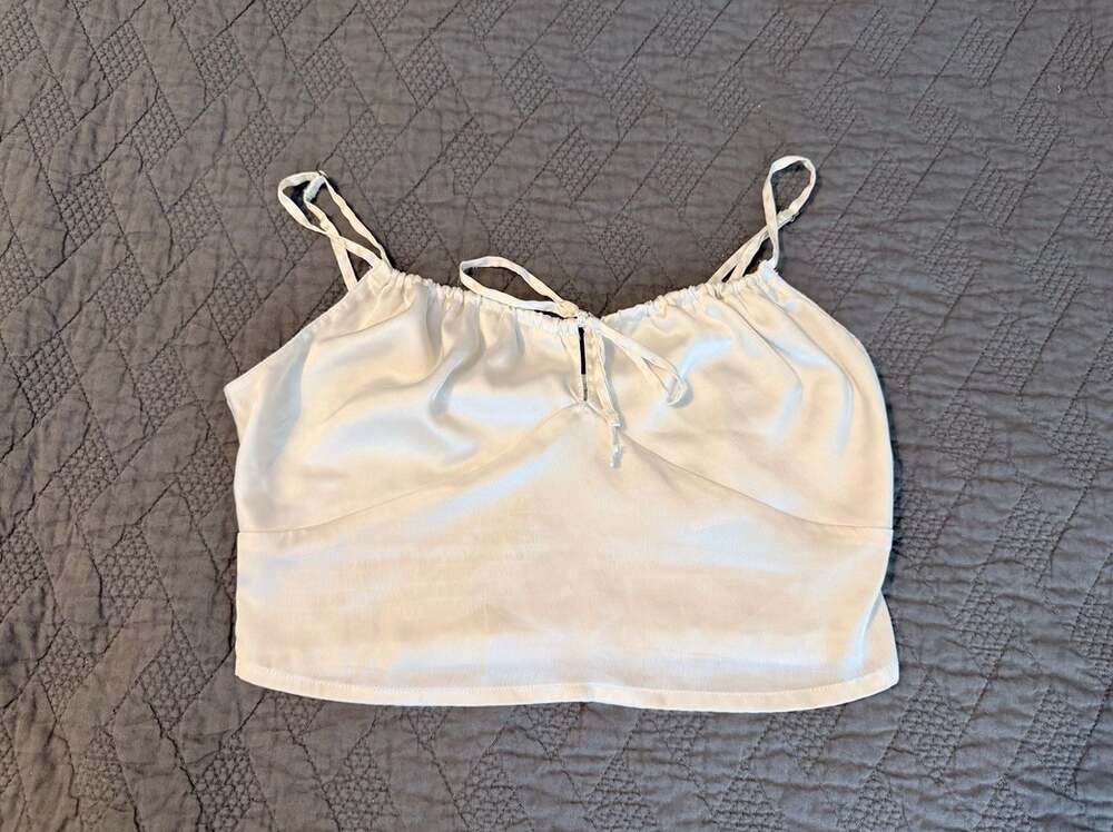 Hollister Coquette Ivory Satin Cropped Camisole, Ruched Strappy Top. Size M

AD